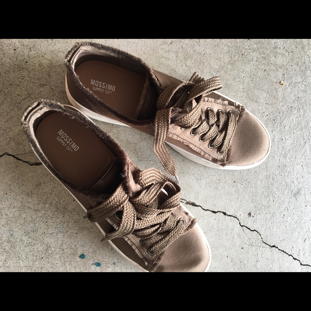 Mossimo stylish sneakers